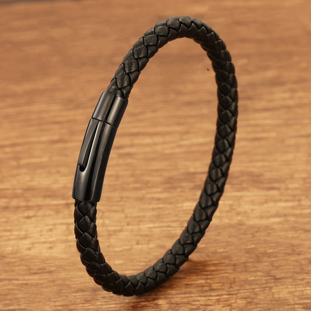 ブレスレットメンズ 編み込み 上質レザー 留め具付きブレスレット