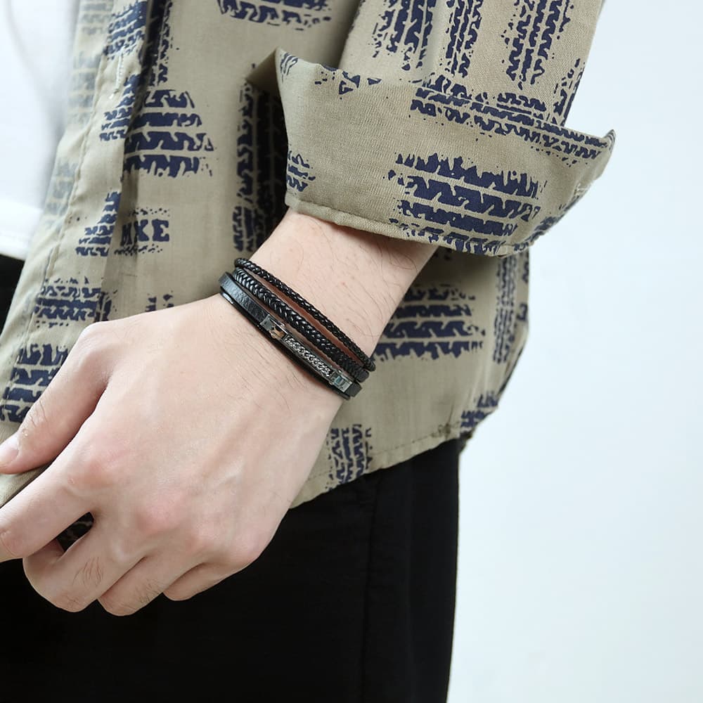 ブレスレットメンズ 編み込みレザー重ね着けブレスレット
