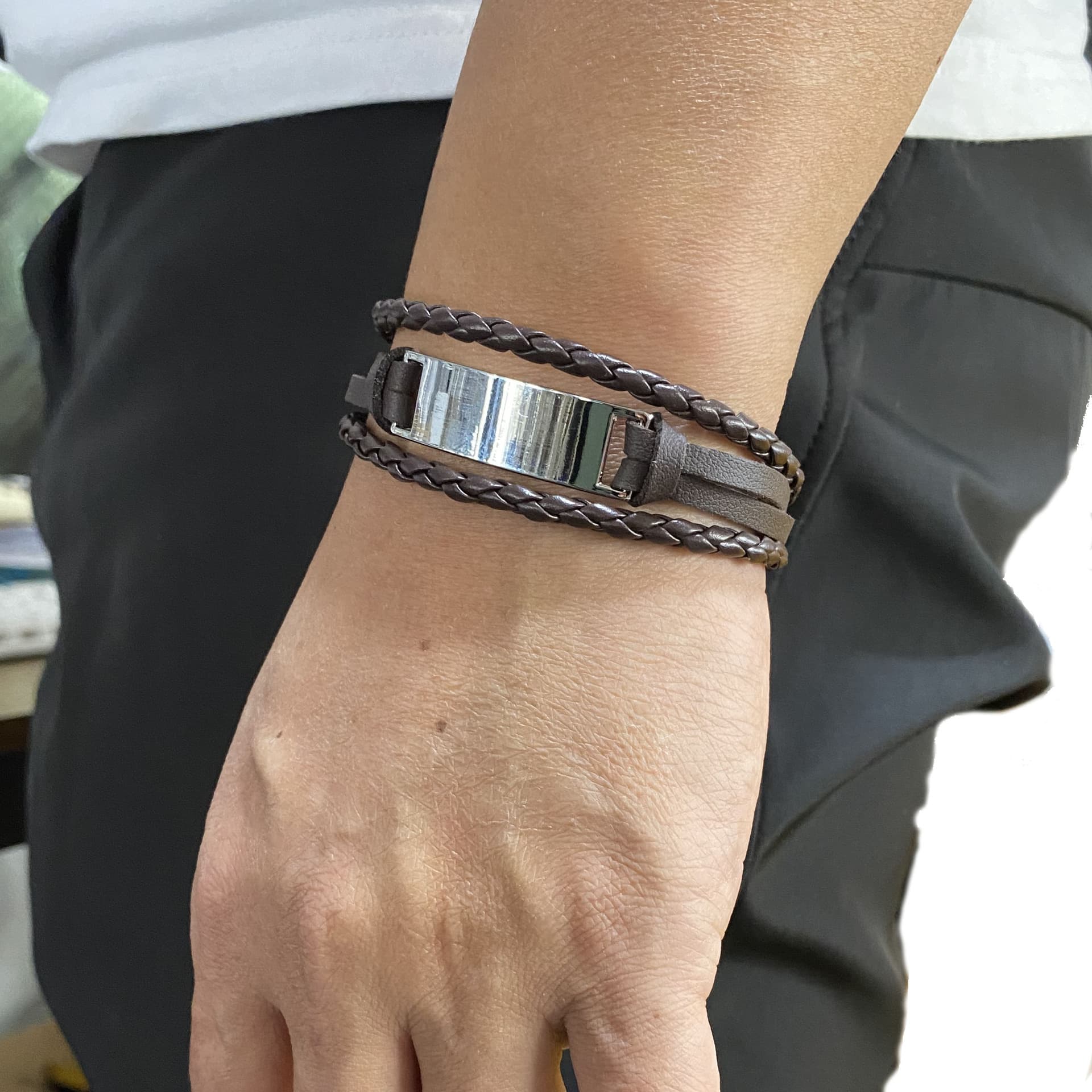 ブレスレットメンズ 職人技編み込み留め具付きレザーブレス