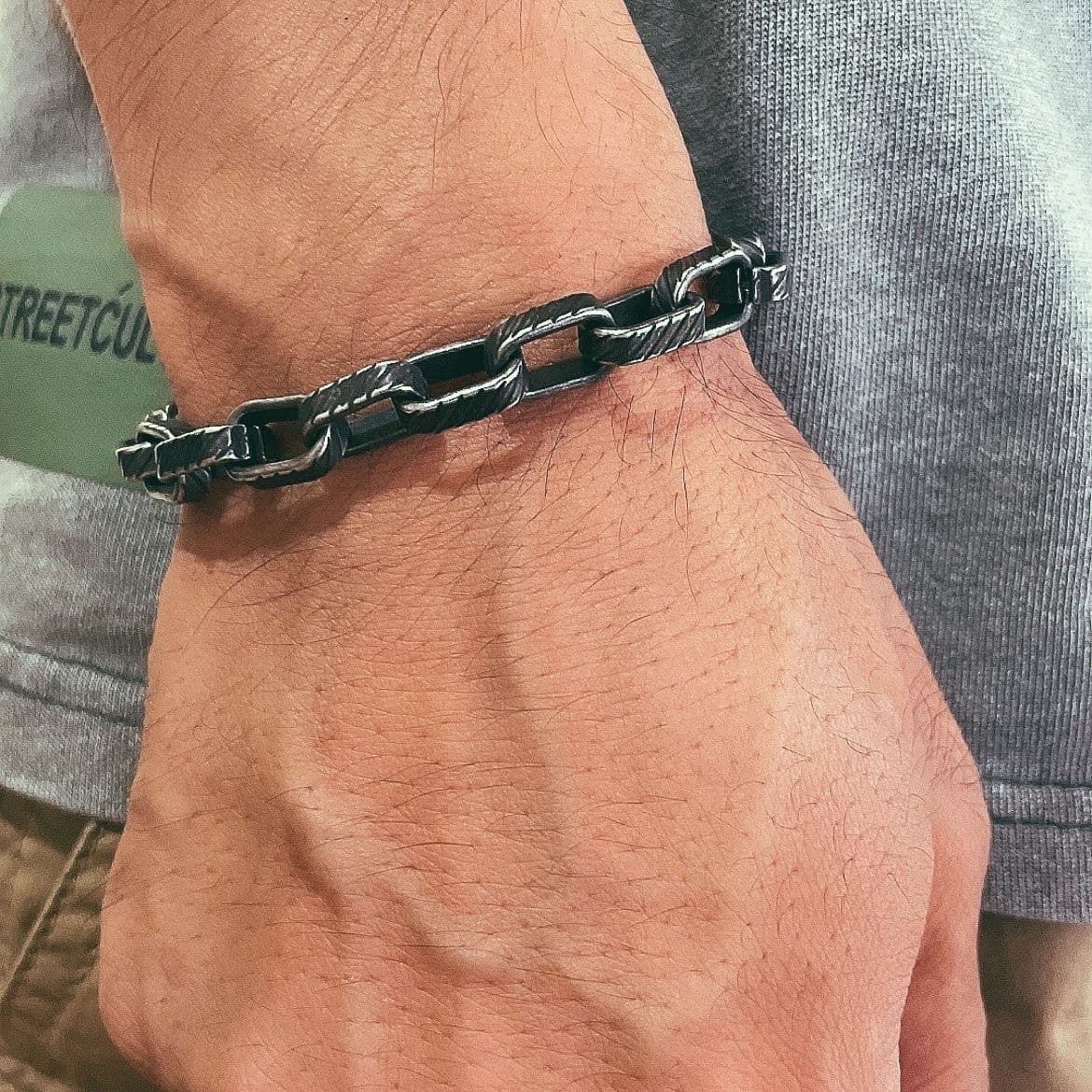 ブレスレットメンズ 重厚な刻印デザインチェーンブレスレット